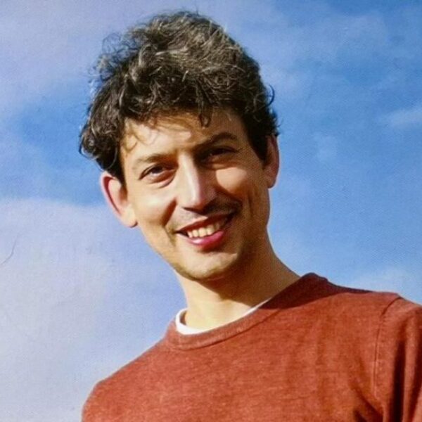 Portrait of Cllr Dave Mendes Da Costa